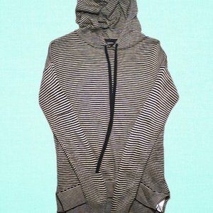 Forever 21: Women's Hooded L/S Top